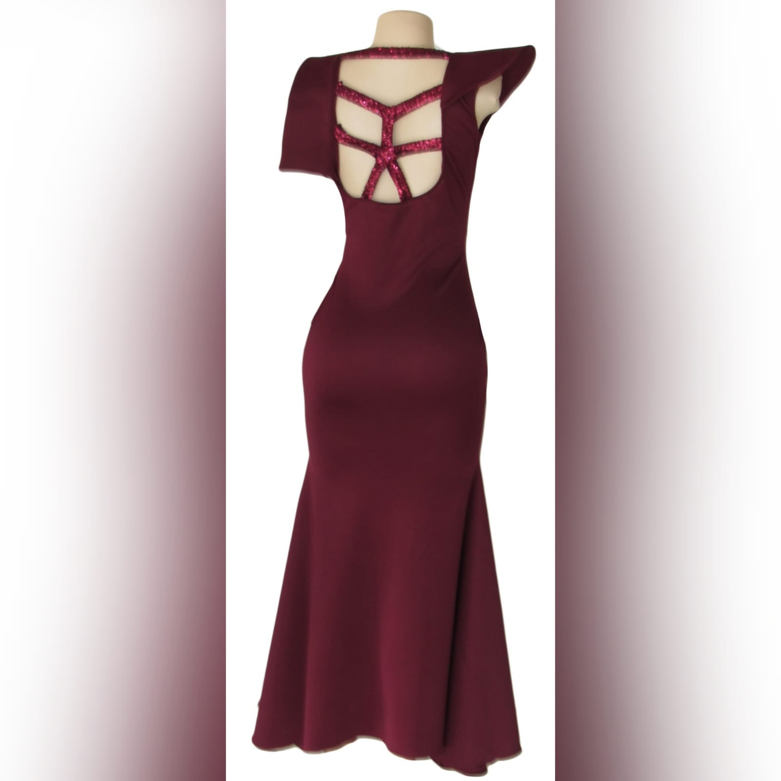Burgundy tight fitting bridesmaid dress 4 burgundy tight fitting bridesmaid dress with an angled v neckline design. An open back detailed with sequins straps