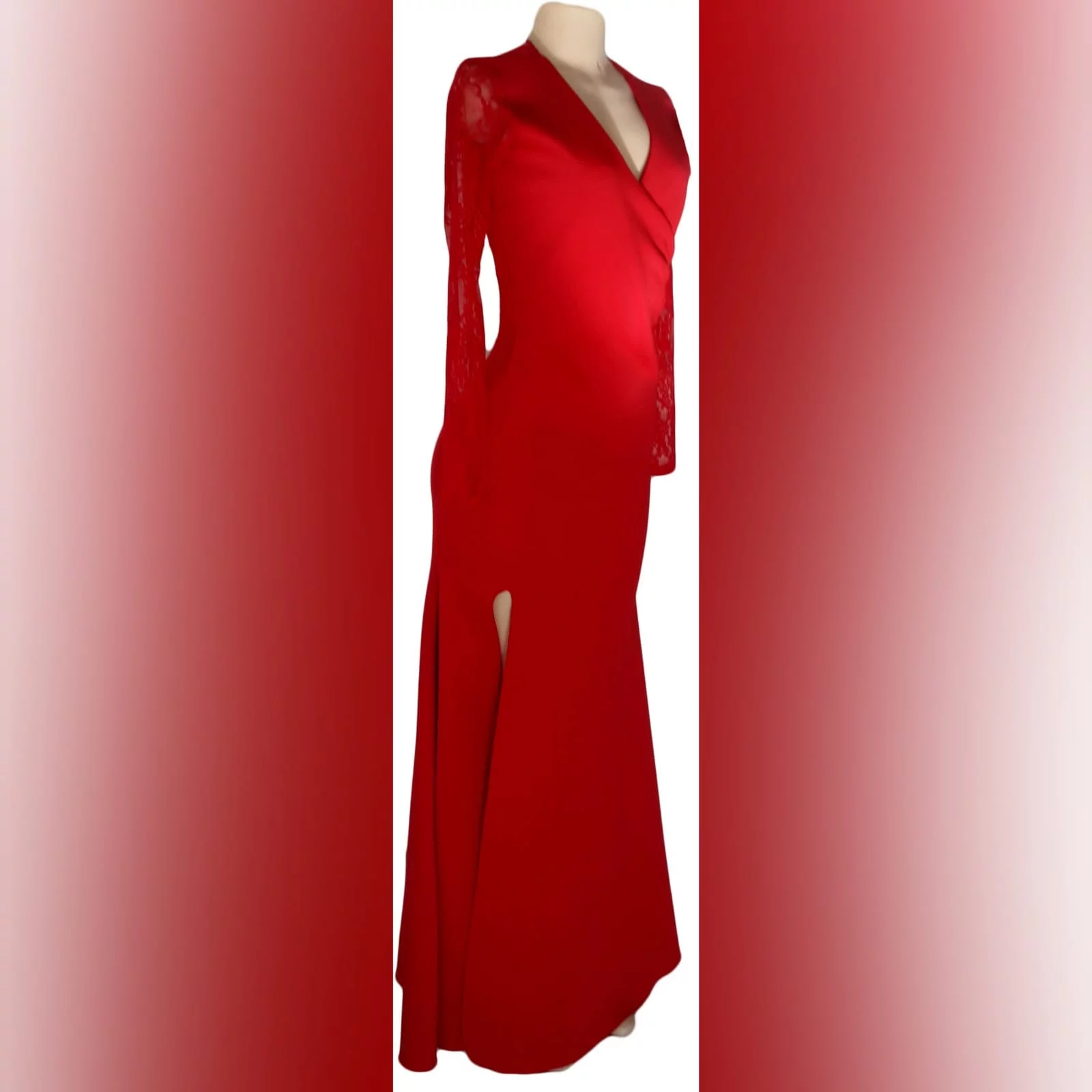 Vestido de festa vermelho com busto cruzado 6 vestido de festa vermelho com busto cruzado, com mangas de renda longas. Com decote nas costas em renda translucida. Com uma racha