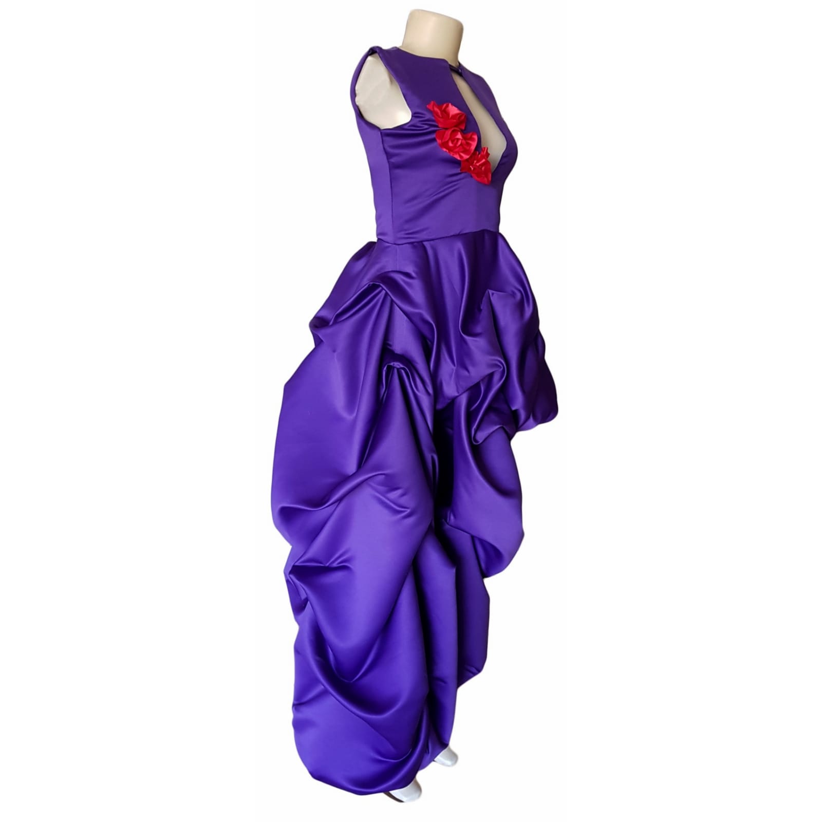 Purple and violet side high low prom dress 5 purple and violet side high low prom dress with a teardrop neckline and a diamond-shaped open back. With pull-ups lined with violet and red roses. Rose bust details.