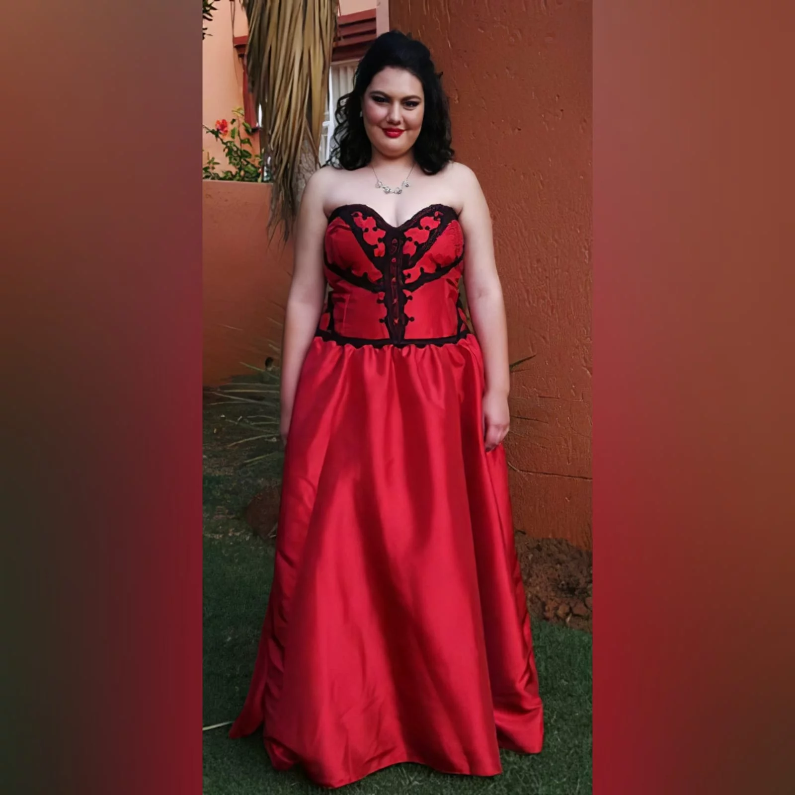 Red and black hot sale prom dresses 2019