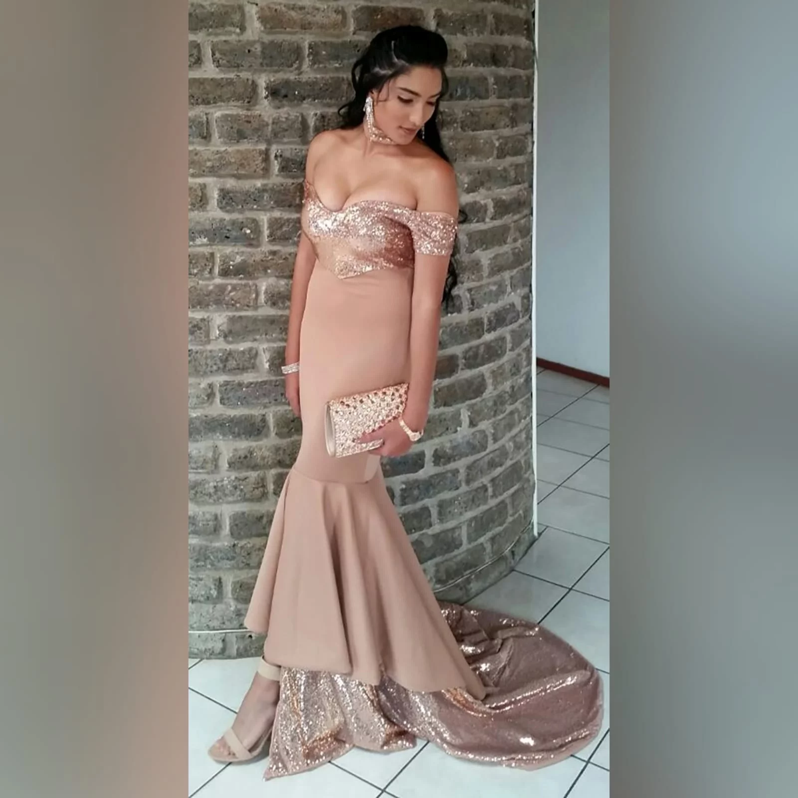 Rose gold 2 tone mermaid prom dress 4 rose gold 2 tone mermaid prom dress, off-shoulder dress with a sweetheart neckline and off-shoulder short sleeves. Double layer from knee down, with sequins, creating a train with a slit int the front middle. Comes with a matching choker.