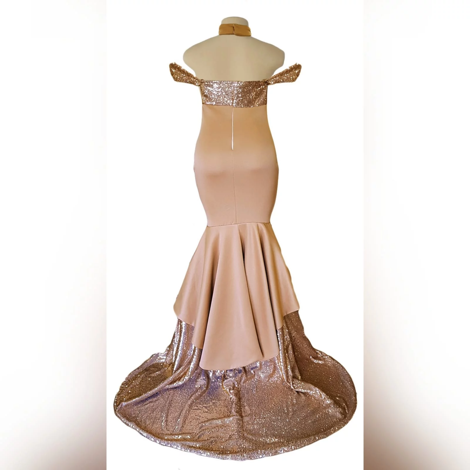 Rose gold 2 tone mermaid prom dress 6 rose gold 2 tone mermaid prom dress, off-shoulder dress with a sweetheart neckline and off-shoulder short sleeves. Double layer from knee down, with sequins, creating a train with a slit int the front middle. Comes with a matching choker.