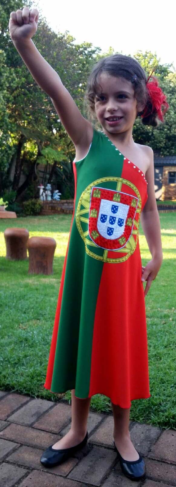 Vestido-de-bandeira-portugal. Jpg