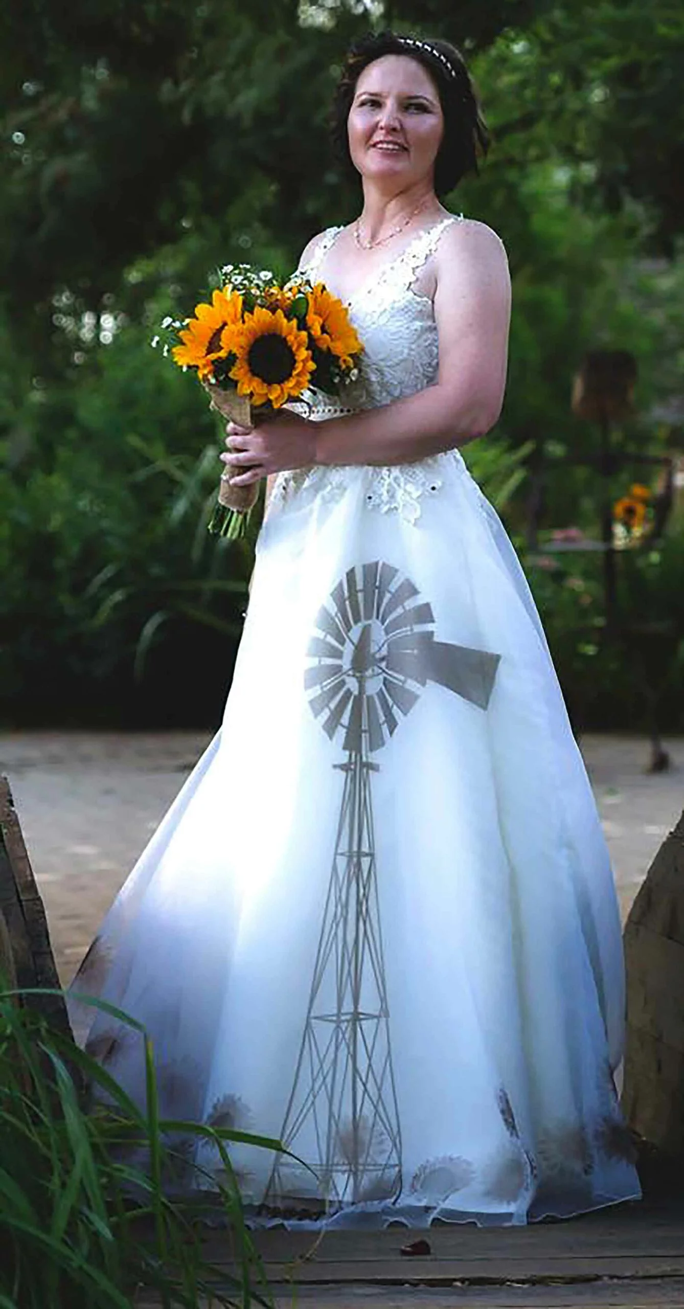 Custom-made-themed-wedding-dress. Jpg