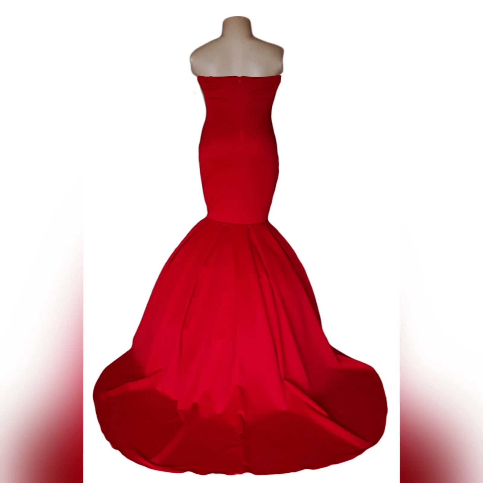 Bright red boobtube mermaid prom dress 6 bright red boobtube mermaid prom dress with a sweetheart neckline, bottom with volume and a train.