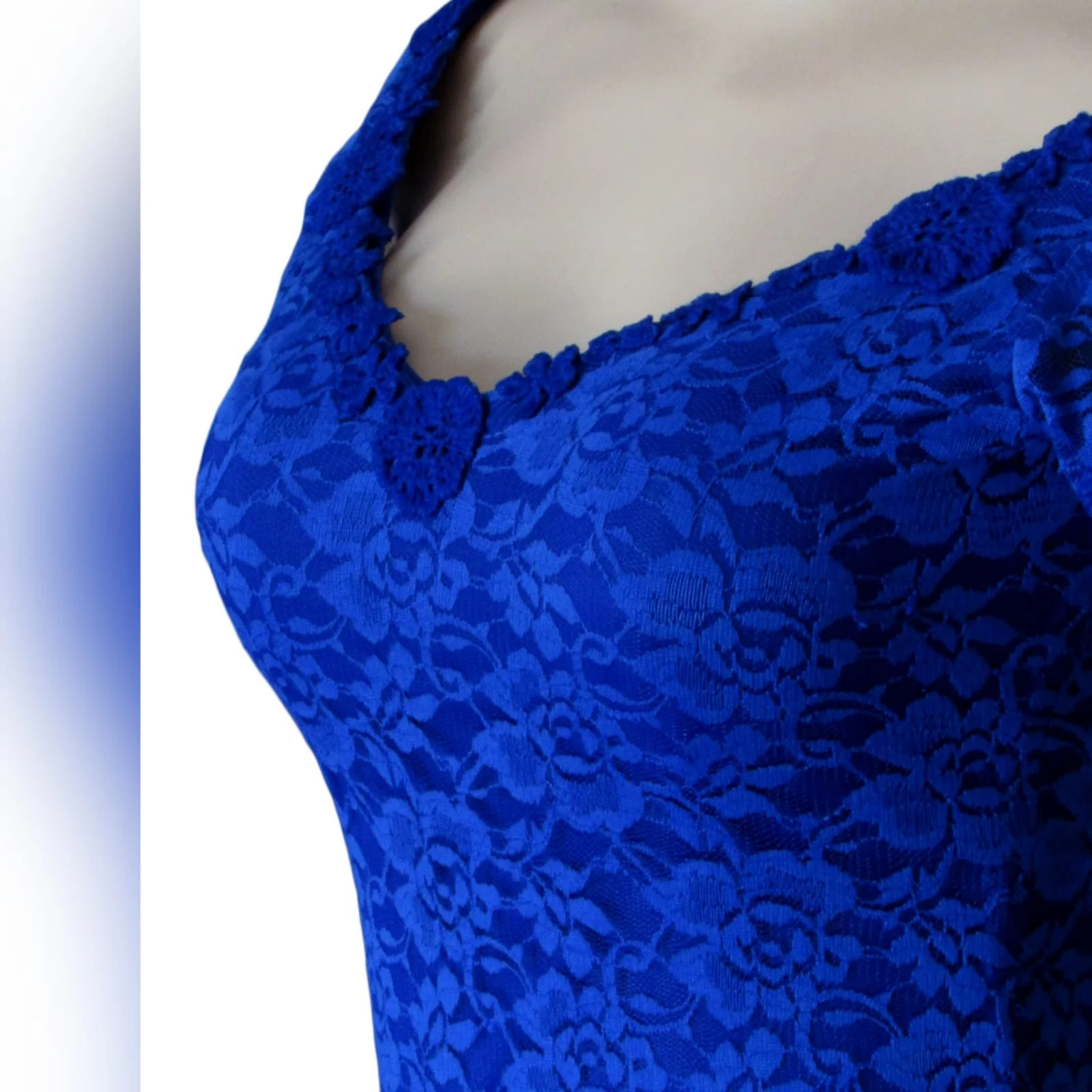 Royal blue fully lace prom dress 6 royal blue fully lace prom dress. An elegant simple design fitted till the hip with a slight flare. An off-shoulder neckline and cap sleeves detailed with guipure lace.