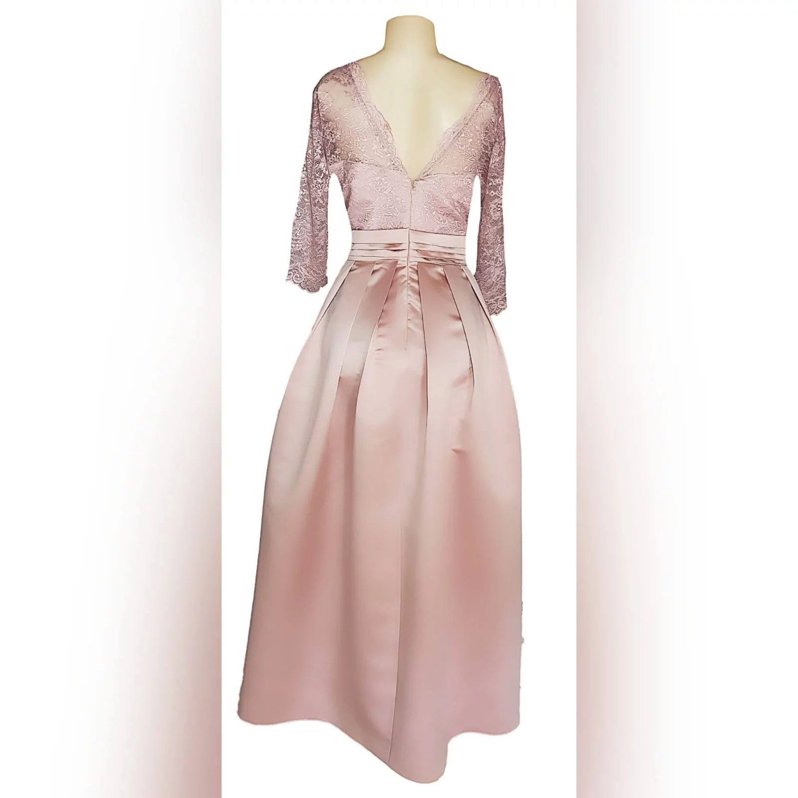 Formal evening dress in dusty pink 5 this dress was created for a wedding ceremony. A formal evening dress in dusty pink. With a lace bodice and 3/4 lace sleeves. With a v neckline. Bottom in a satin, pleated, with a pleated belt and pockets.